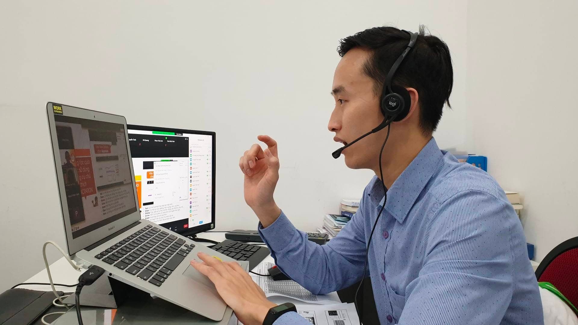 Đỗ Thành Công giảng một buổi đào tạo trực tuyến