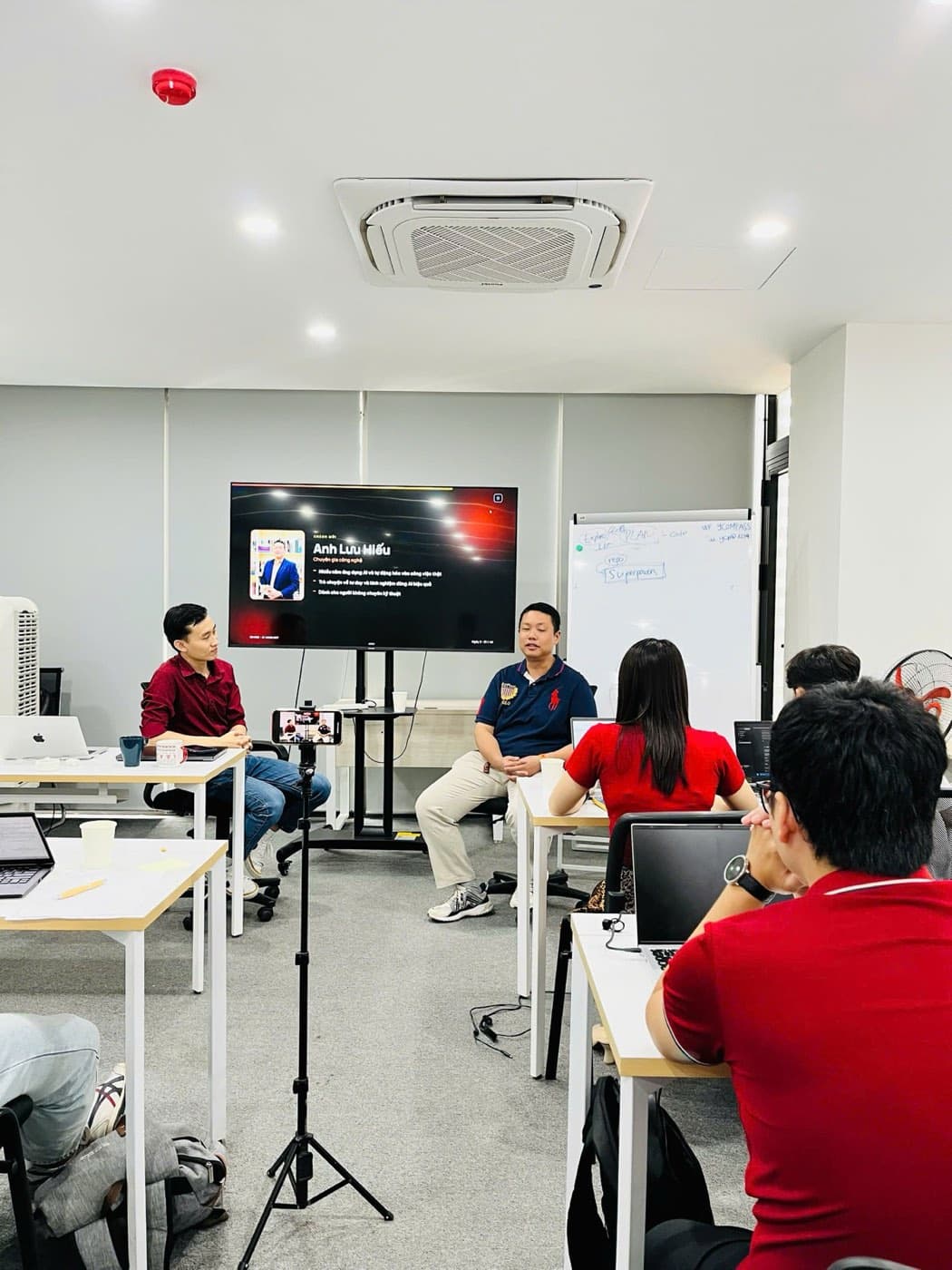 Anh Lưu Trọng Hiếu chia sẻ cùng lớp AI Mindset K01